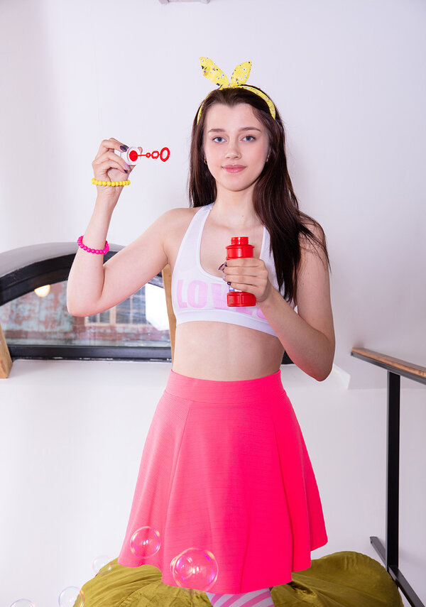 Полина, 18